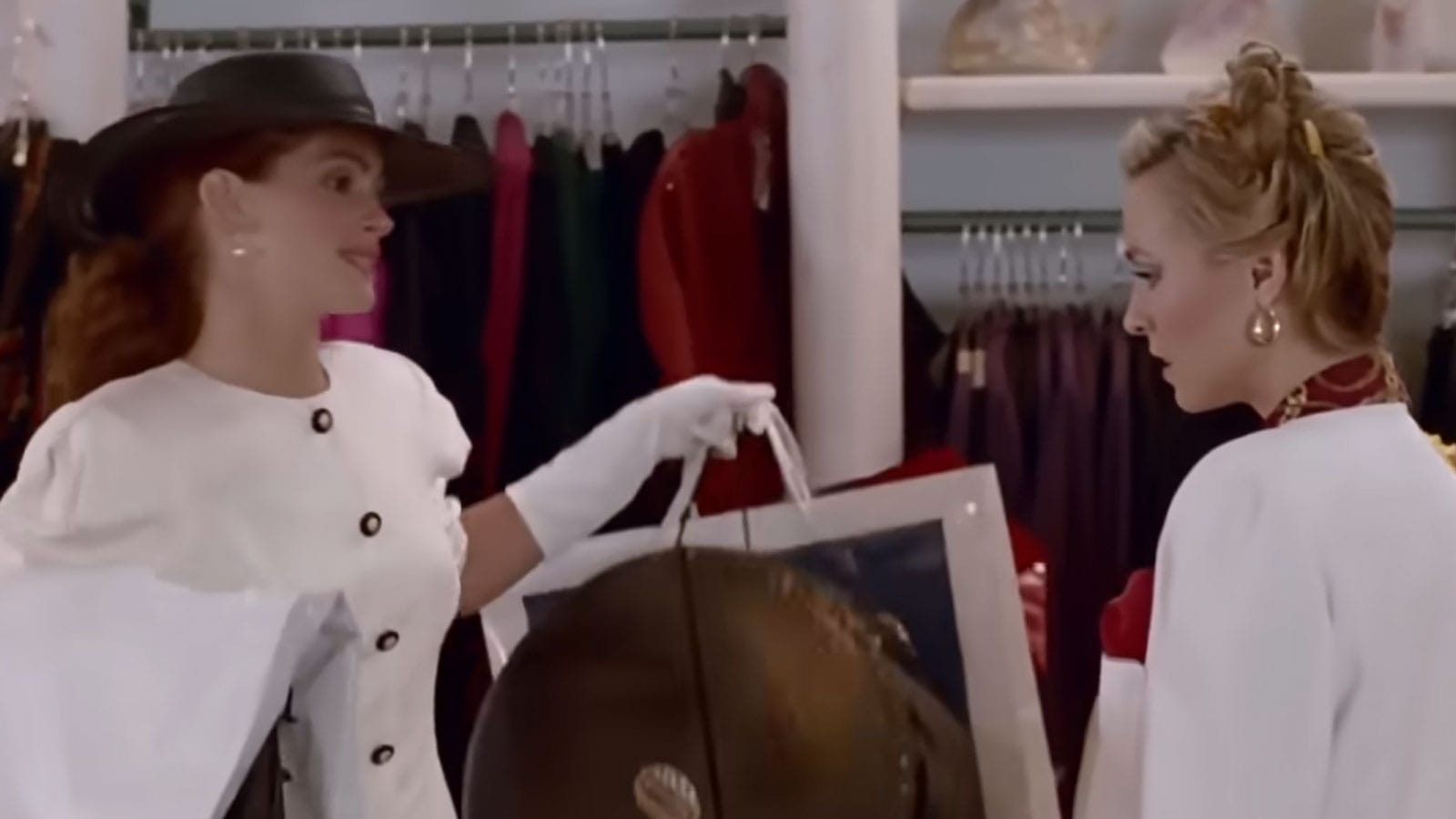 Julia Roberts puts a snooty Beverly Hills salesgirl in her place