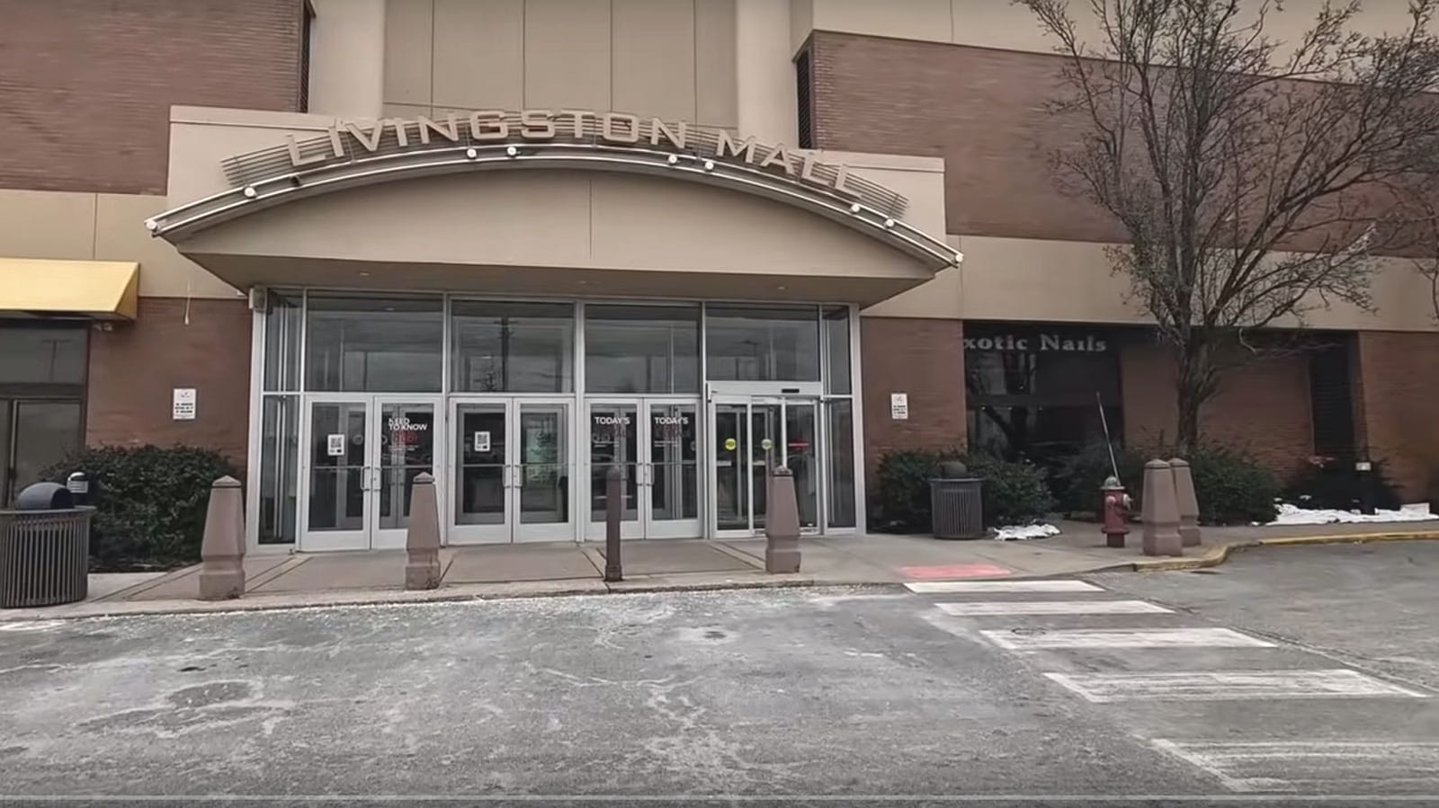 Livingston Mall, New Jersey, extremely beige and empty, from the parking lot